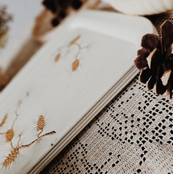 Vintage Set Of 4 Mid-Century Cream Metal Serving Trays - Picture 3 of 5